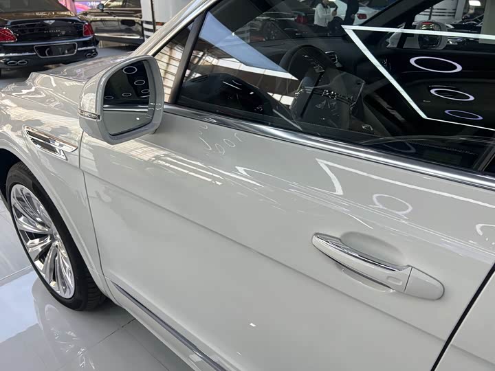 Фото 9 - Bentley Bentayga