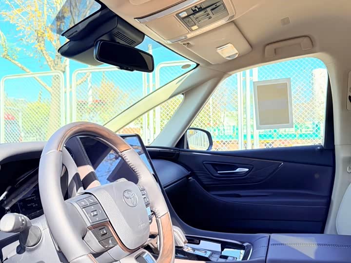 Фото 3 - Toyota Alphard