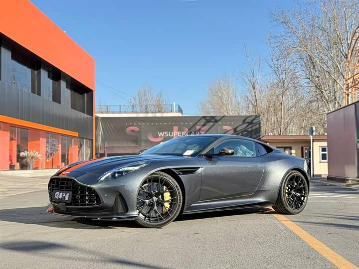 Фото 1 - Aston Martin DB12