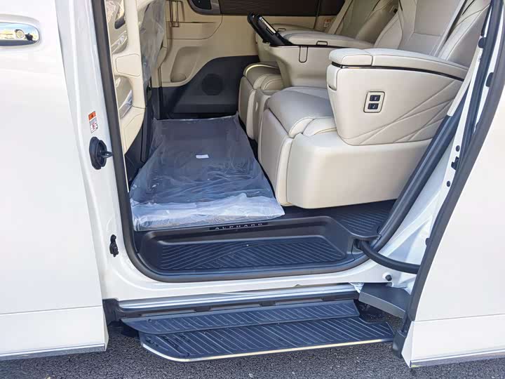 Фото 15 - Toyota Alphard