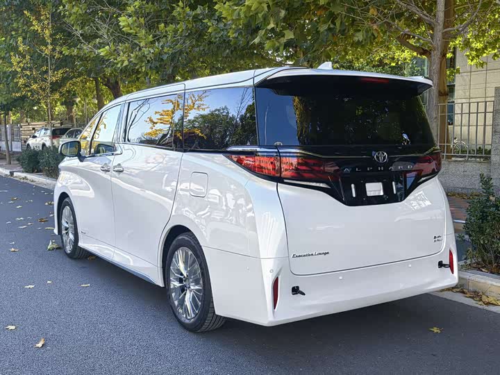 Фото 4 - Toyota Alphard