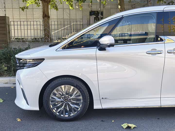 Фото 8 - Toyota Alphard