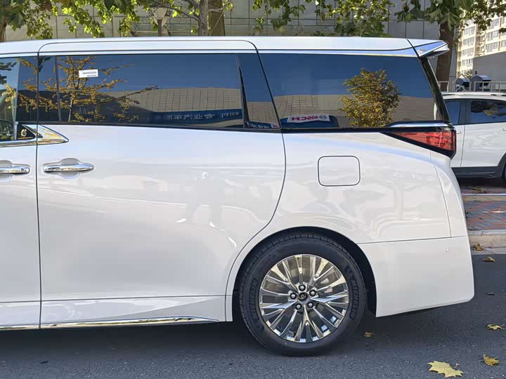 Фото 9 - Toyota Alphard