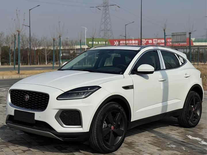 Фото 2 - Jaguar E-Pace