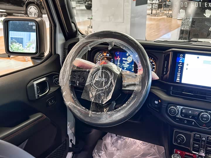 Фото 12 - Jeep Wrangler