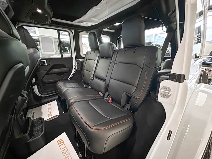 Фото 13 - Jeep Wrangler