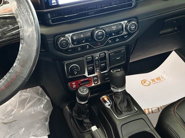 Фото 15 - Jeep Wrangler