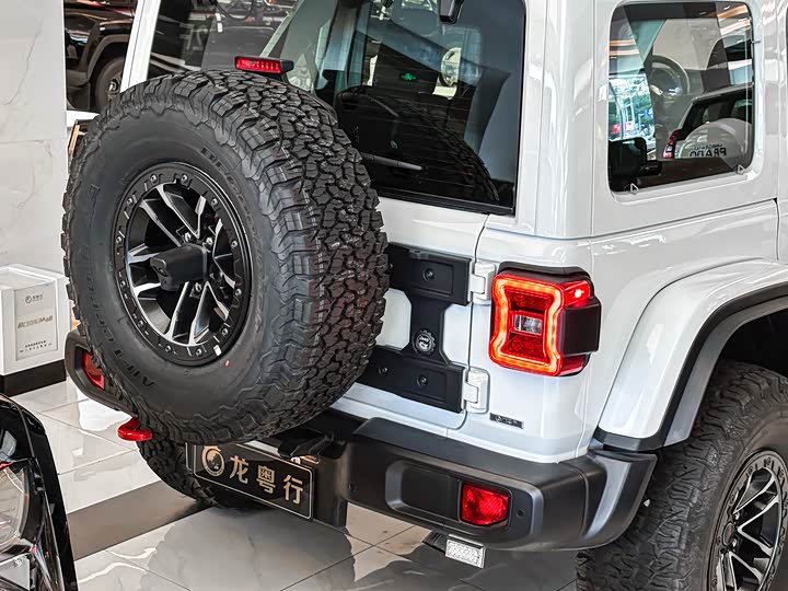 Фото 3 - Jeep Wrangler