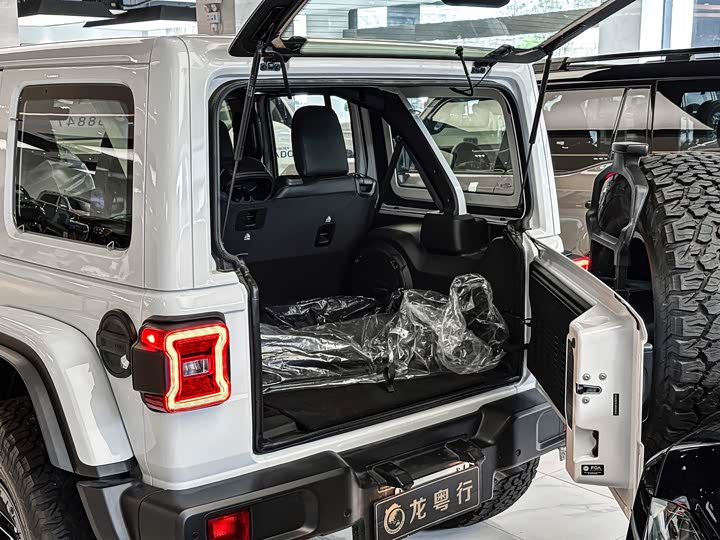 Фото 5 - Jeep Wrangler