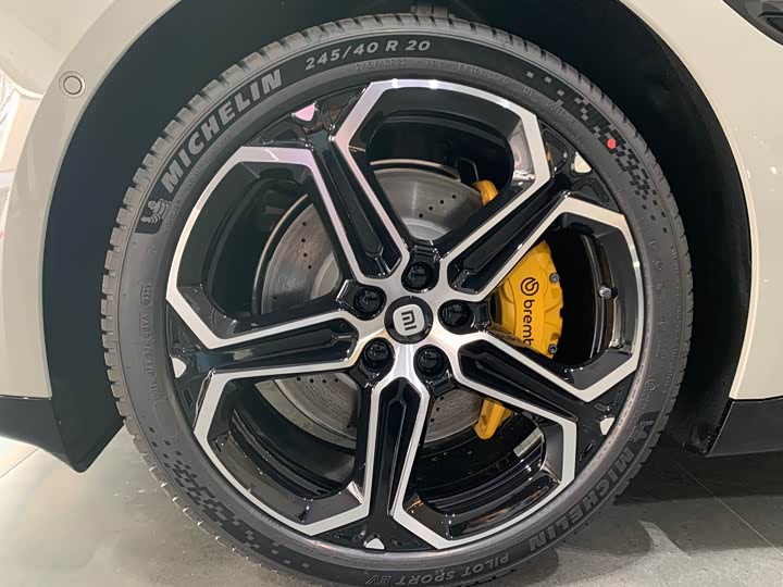 Фото 3 - Xiaomi SU7