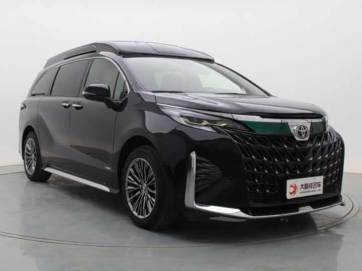 Фото 3 - Toyota Granvia