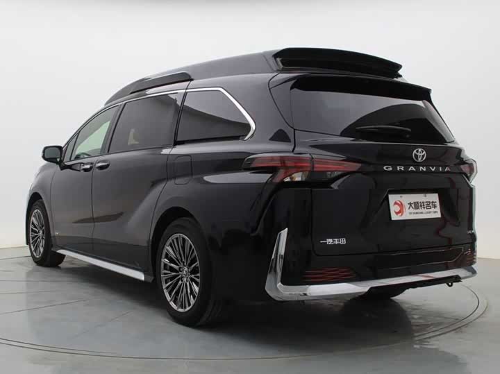 Фото 5 - Toyota Granvia