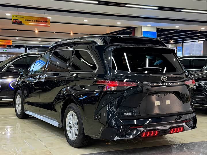 Фото 7 - Toyota Granvia