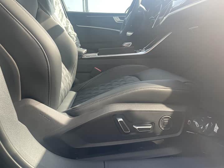 Фото 8 - Audi A6L