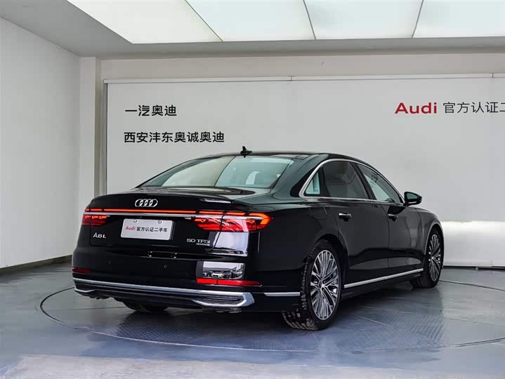 Фото 4 - Audi A8