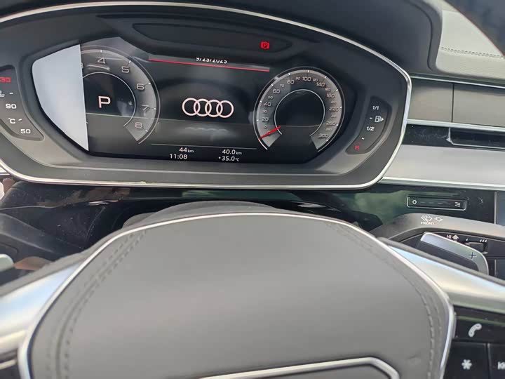 Фото 5 - Audi A8