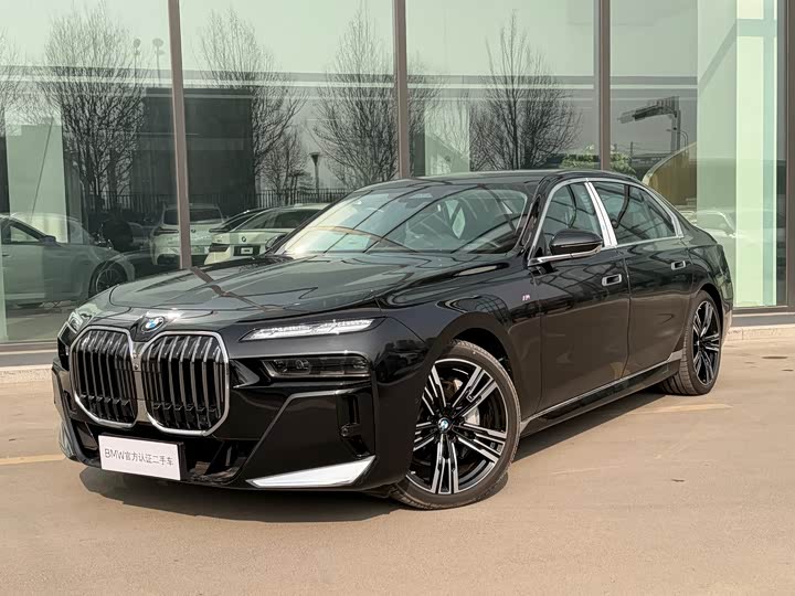 Фото 2 - BMW 7 Series