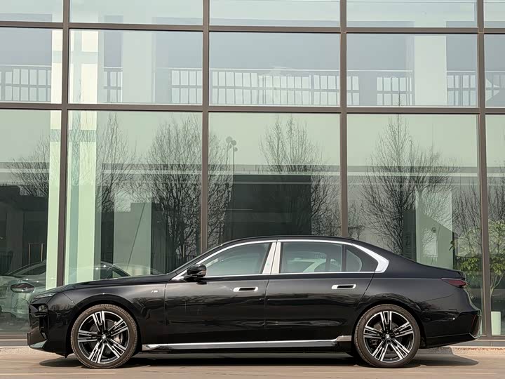 Фото 3 - BMW 7 Series