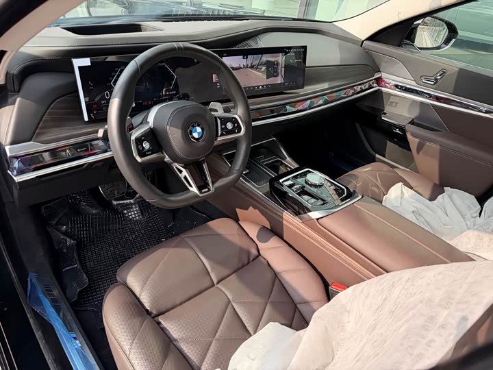 Фото 8 - BMW 7 Series