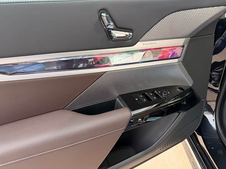 Фото 9 - BMW 7 Series