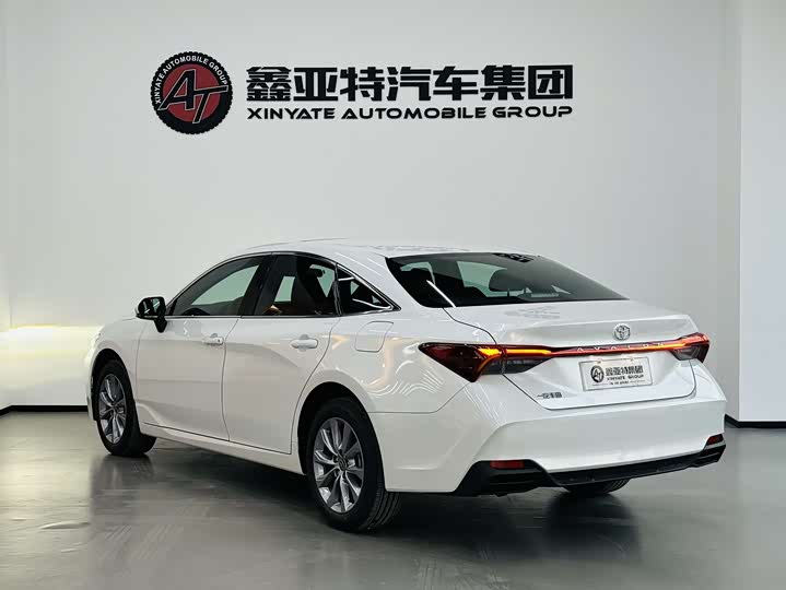 Фото 8 - Toyota Avalon