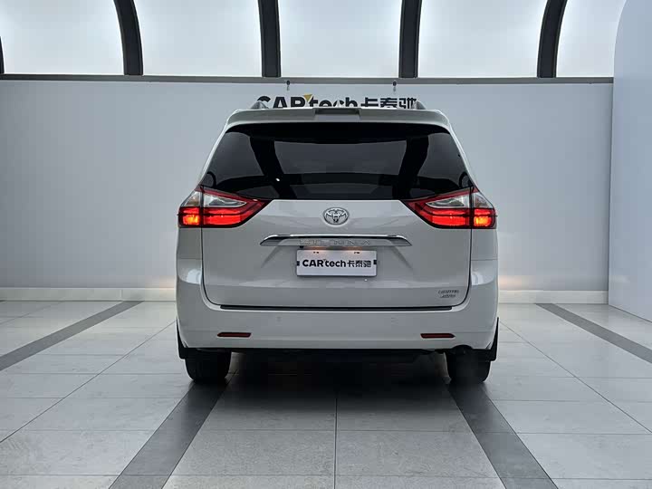 Фото 2 - Toyota Sienna