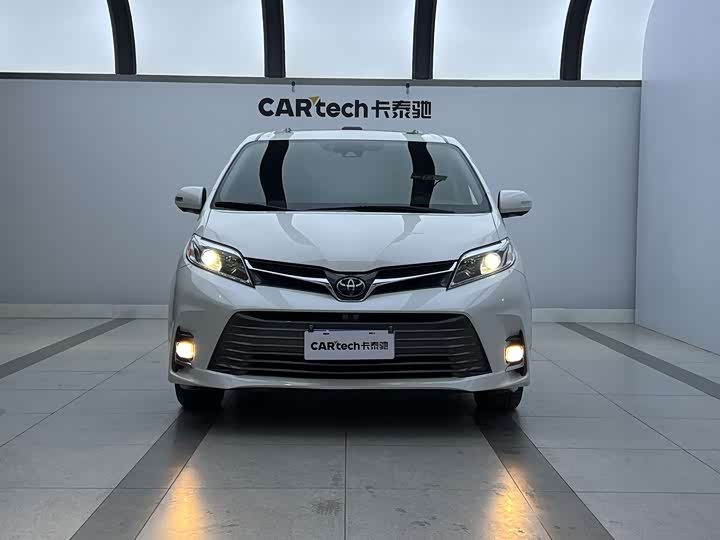 Фото 3 - Toyota Sienna