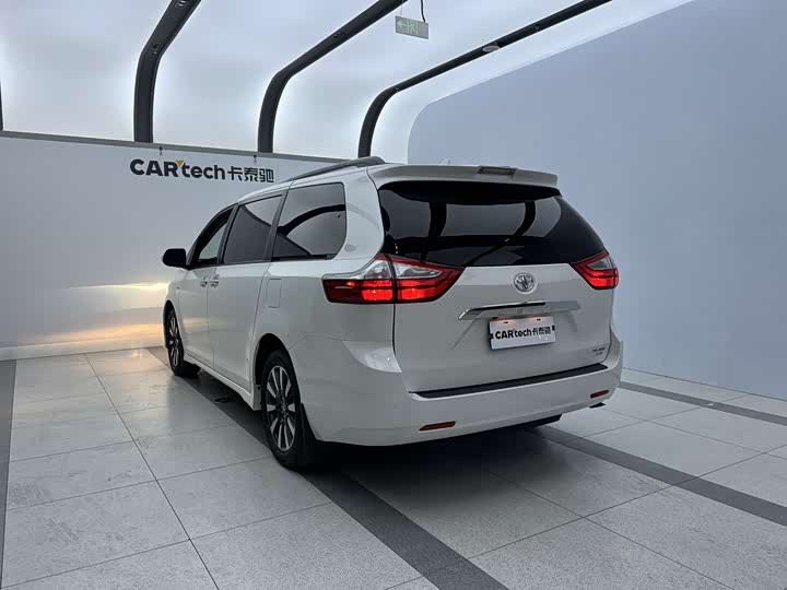 Фото 4 - Toyota Sienna