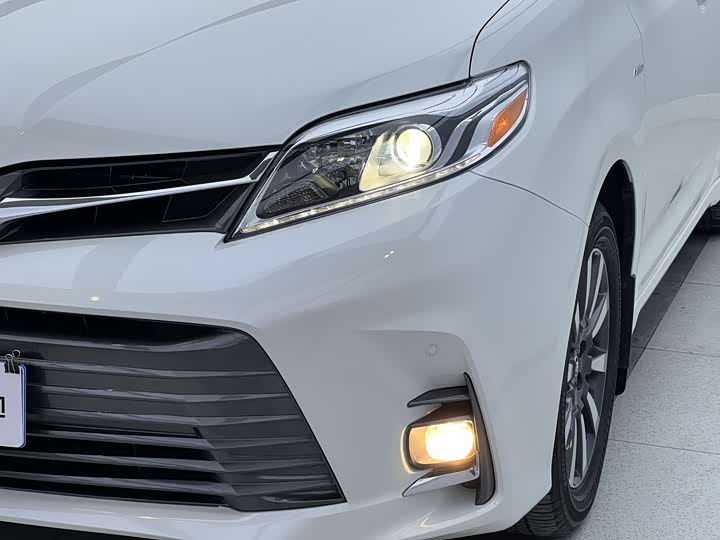 Фото 5 - Toyota Sienna