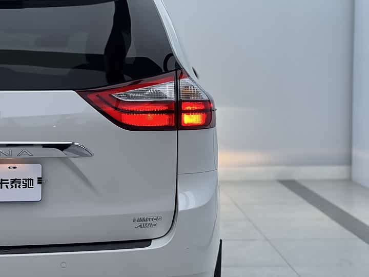 Фото 6 - Toyota Sienna