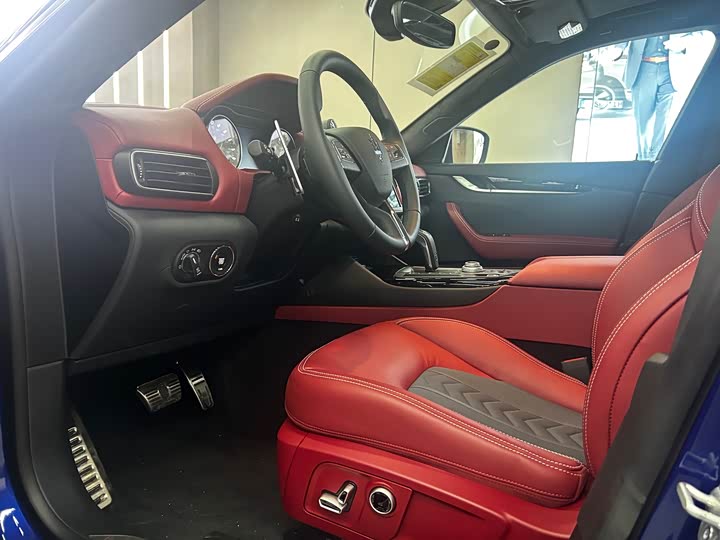 Фото 6 - Maserati Levante