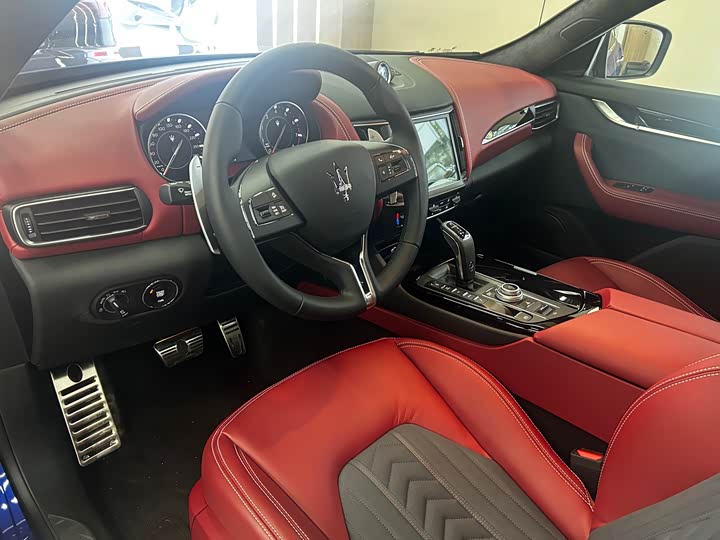 Фото 7 - Maserati Levante