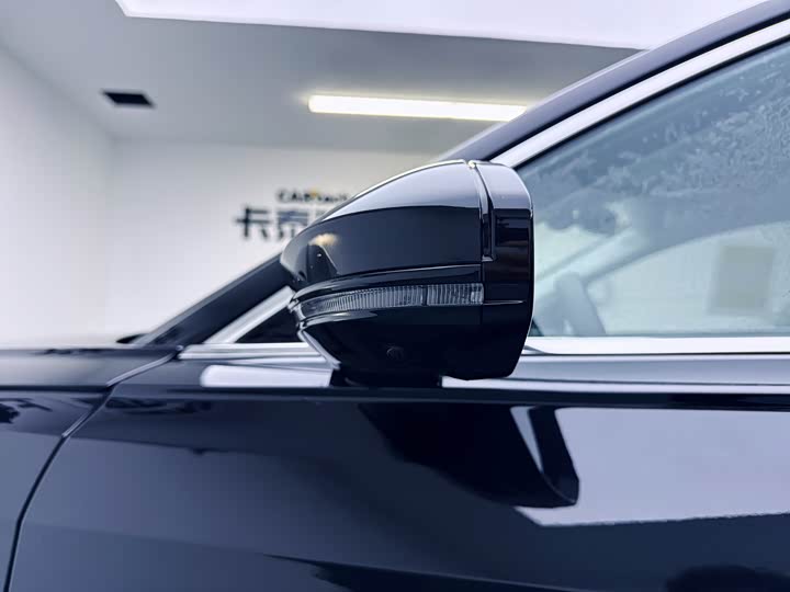 Фото 14 - Audi A8