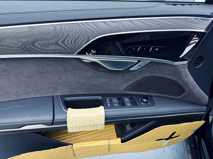 Фото 16 - Audi A8