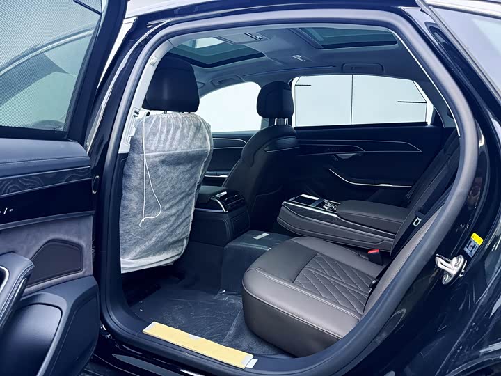 Фото 20 - Audi A8