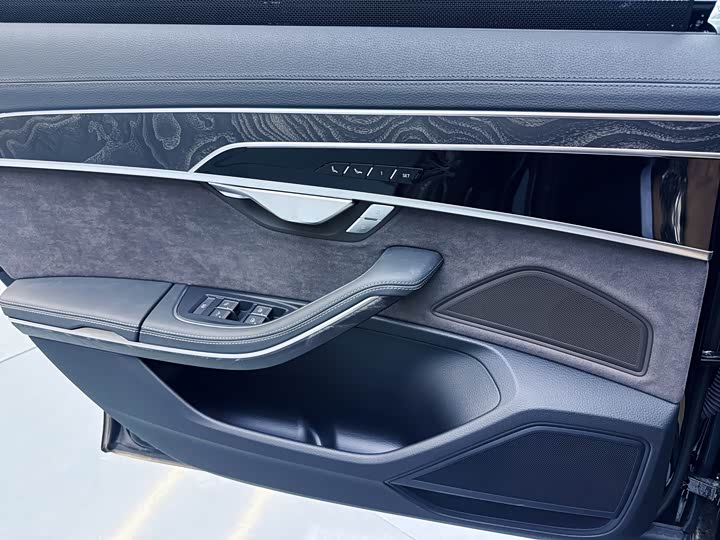 Фото 22 - Audi A8