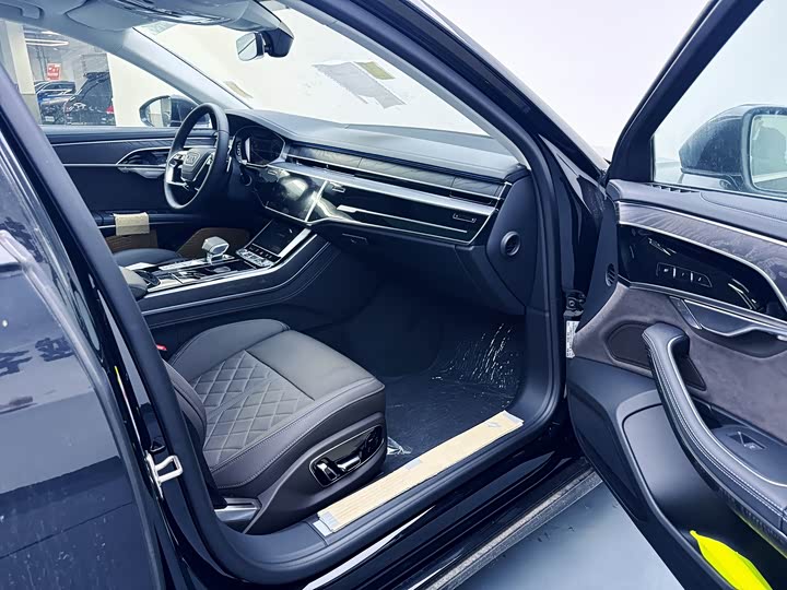 Фото 26 - Audi A8