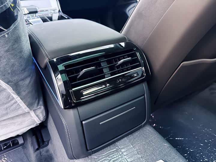 Фото 29 - Audi A8