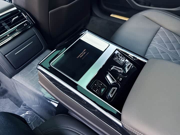 Фото 30 - Audi A8