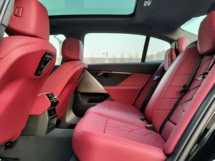 Фото 15 - BMW i5