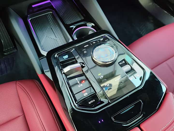 Фото 18 - BMW i5