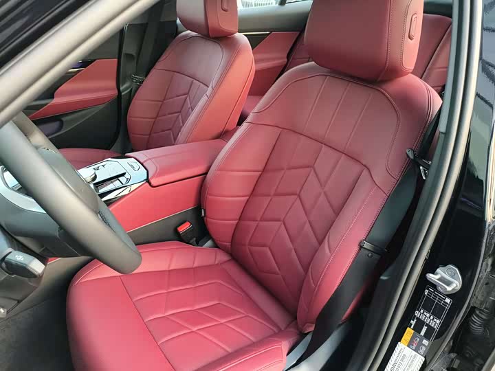 Фото 25 - BMW i5