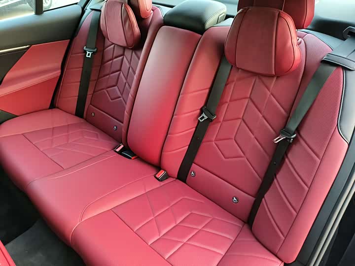 Фото 26 - BMW i5