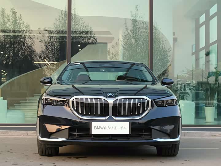 Фото 3 - BMW i5