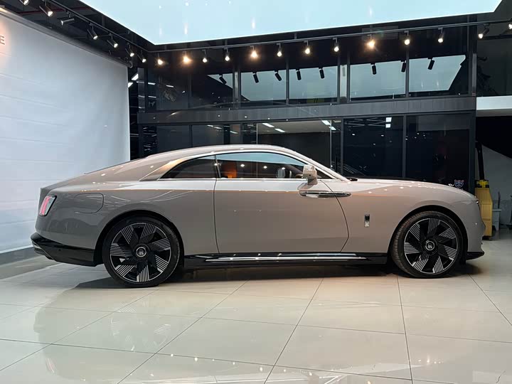 Фото 6 - Rolls-Royce Spectre