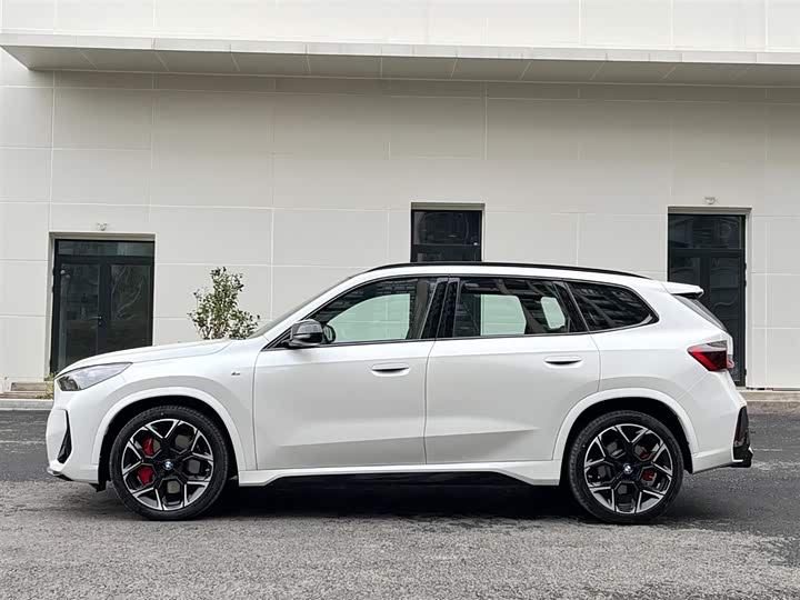 Photo 2 - BMW X1