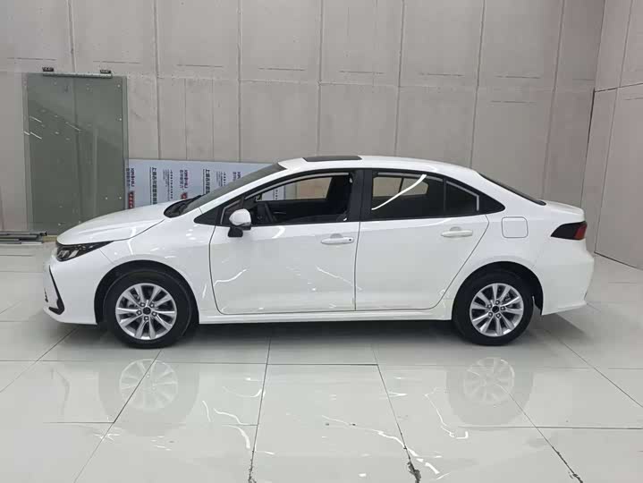 Фото 4 - Toyota Corolla