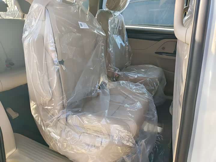 Photo 4 - Buick GL8 ES