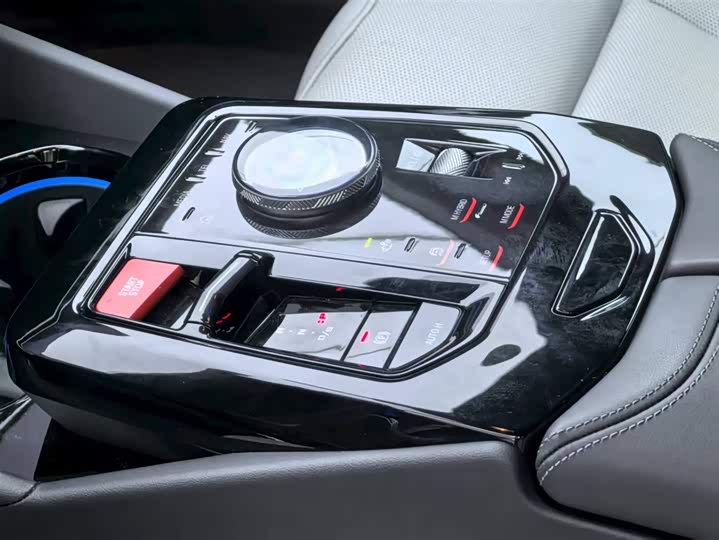 Фото 11 - BMW M5 Hybrid