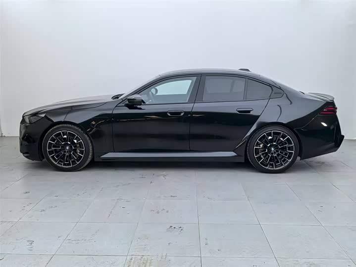 Фото 4 - BMW M5 Hybrid